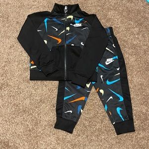 Nike Toddler Sportswear Tracksuit, jacket with matching pants. Size 2T.